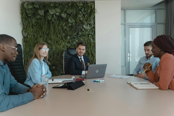 Maximisez l'Efficacité de Votre Réseau d'Entreprise : Optique vs Câblage Traditionnel Quel Choix Faire ?