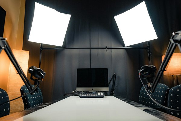 Studio TV à Paris : découvrez l'écran interactif du futur